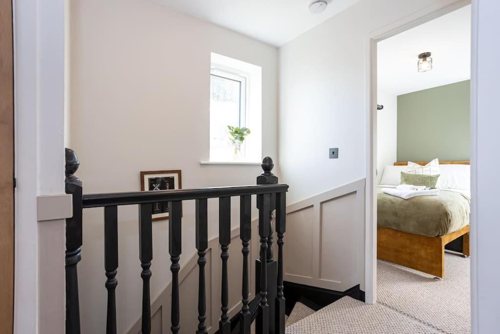 Railway House - Central Warrington - Sleeps 6 Exterior foto