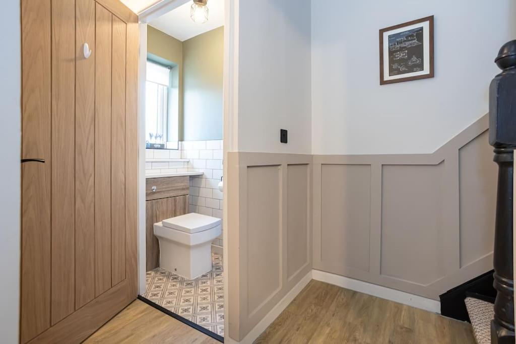 Railway House - Central Warrington - Sleeps 6 Exterior foto