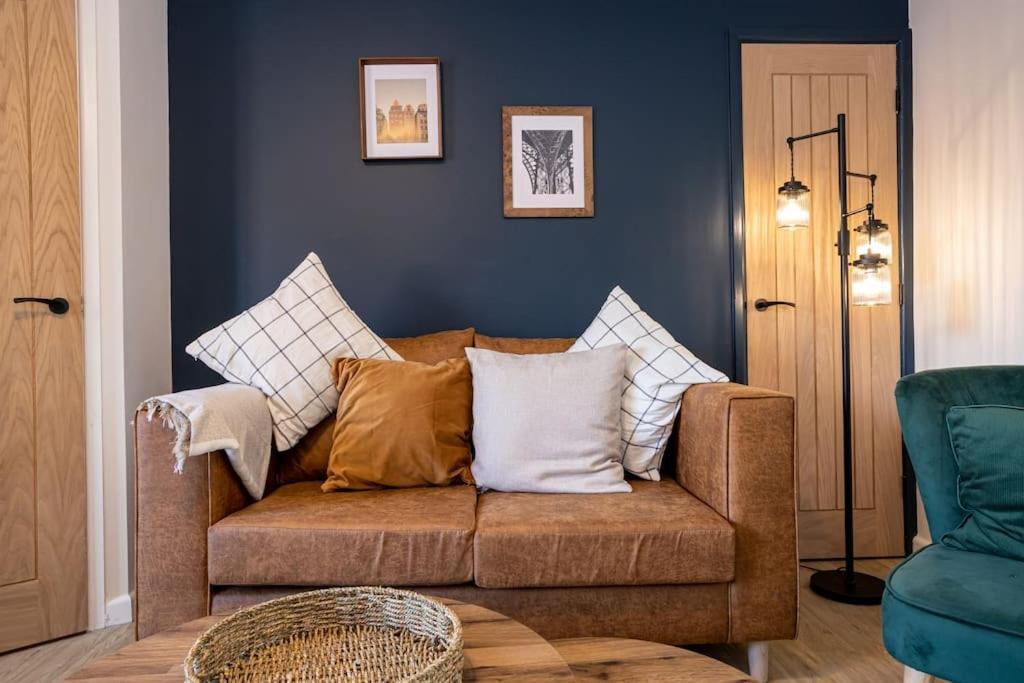 Railway House - Central Warrington - Sleeps 6 Exterior foto