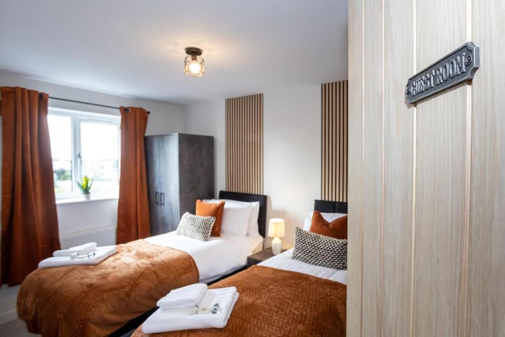 Railway House - Central Warrington - Sleeps 6 Exterior foto