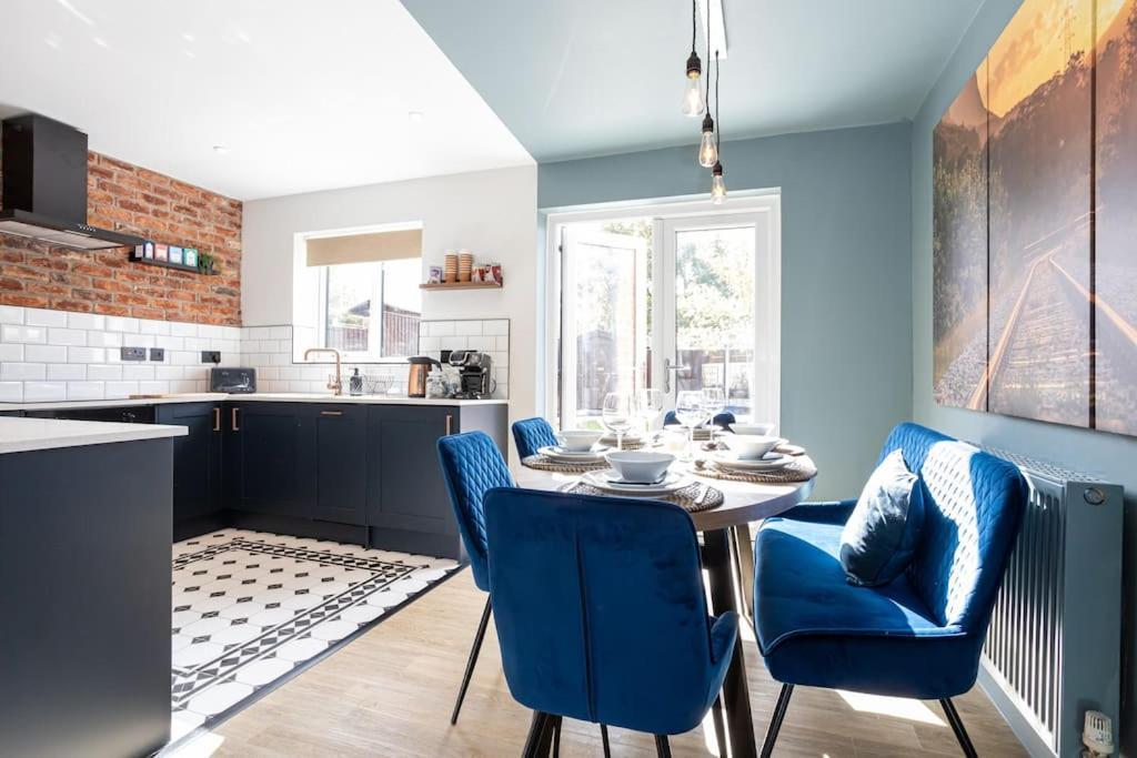 Railway House - Central Warrington - Sleeps 6 Exterior foto